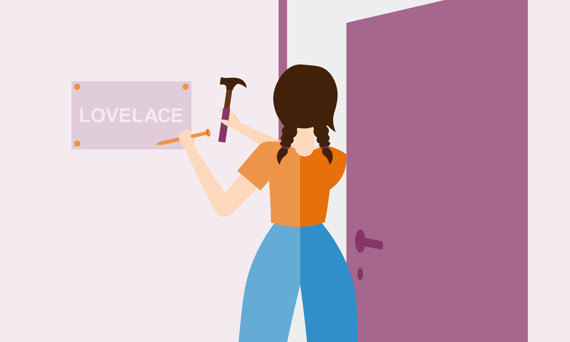 Eine weibliche Person steht vor der Haustür und bringt ein Schild mit der Aufschrift "LOVELACE" an der Wand an.