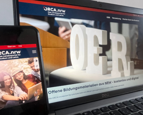 Handy und Laptop, die die neue Website von ORCA.nrw zeigen