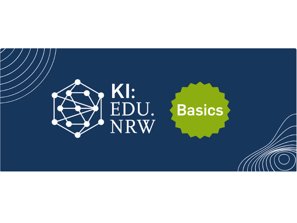 Zu sehen ist das Symbolbild für die Basisangebote von KI:edu.nrw. In der MItte ist in weiß das Logo von KI:Edu.nrw zu sehen. Rechts daneben in einem grünen Kreis mit Zacken steht "Basics". Der Hintergrund ist Dunkelblau. In der linken oberen und der rechten unteren Ecke sind Muster aus weißen Linien zu sehen.