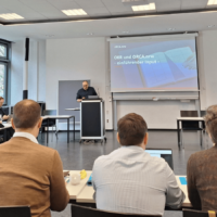 Dr. Joachim Preusse spricht vor den Teilnehmern der OER-Tagung in Münster.