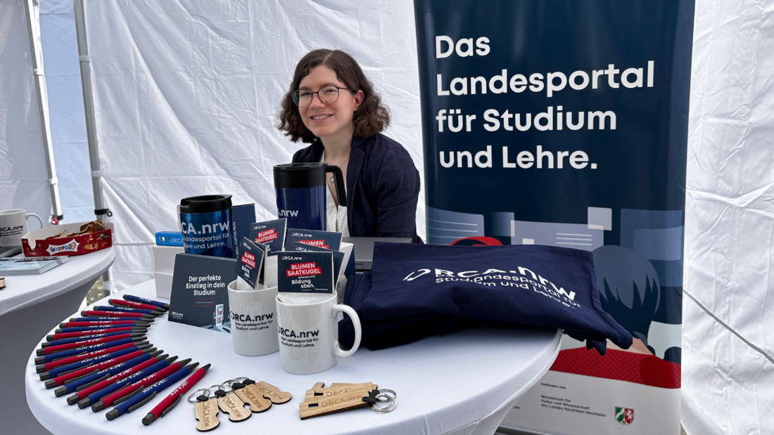 ORCA.nrw-Mitarbeiterin Linda Esch am ORCA.nrw-Stand