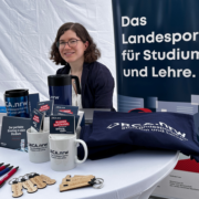 ORCA.nrw-Mitarbeiterin Linda Esch am ORCA.nrw-Stand