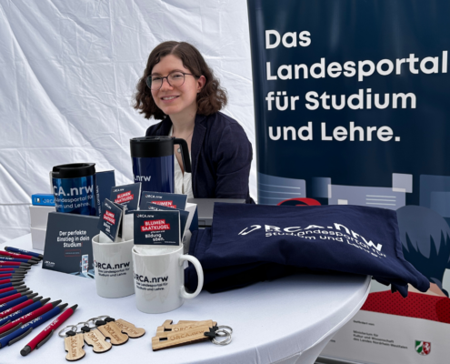 ORCA.nrw-Mitarbeiterin Linda Esch am ORCA.nrw-Stand