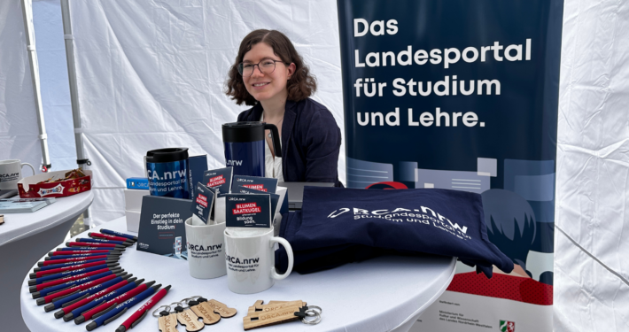 ORCA.nrw-Mitarbeiterin Linda Esch am ORCA.nrw-Stand