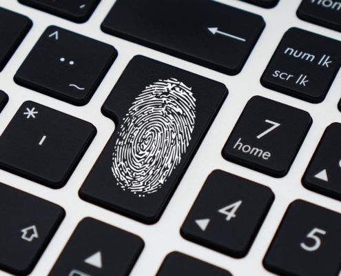 Fingerabdruck auf Tastatur
