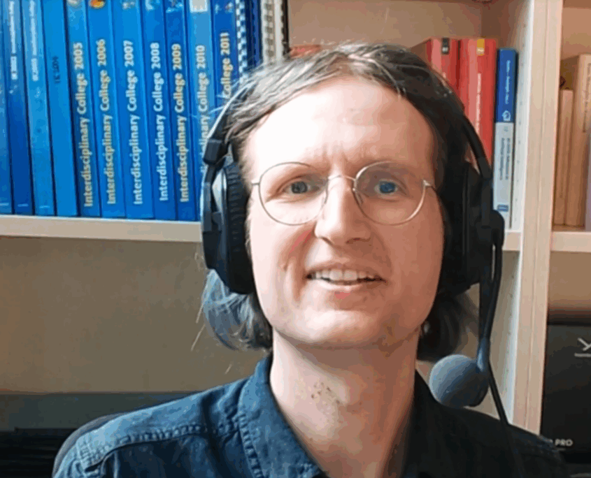 Benjamin Paaßen bei der Aufnahme von Folge 2 der KI-News