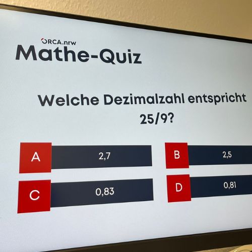 Monitor zeigt Mathe-Quiz von ORCA.nrw