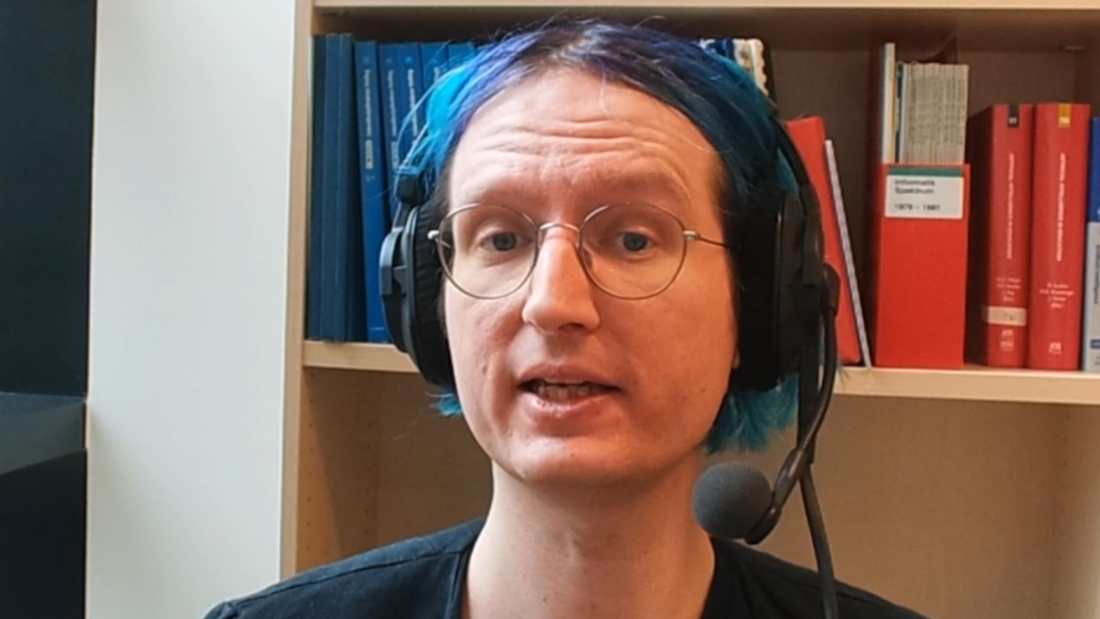 Benjamin Paaßen mit Headset