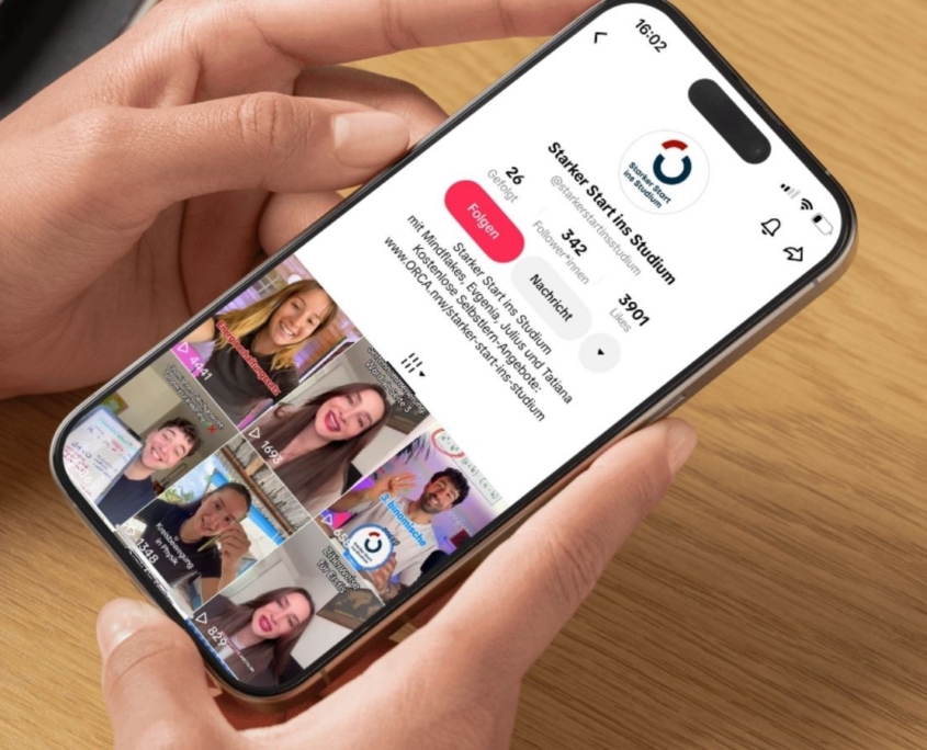 TikTok-Kanal von ORCA.nrw auf einem Smartphone