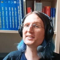 Prof. Paaßen bei der Aufnahme in seinem Büro