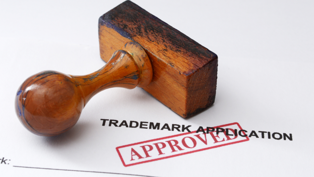 Stempel auf Papier, darauf steht: APPROVED