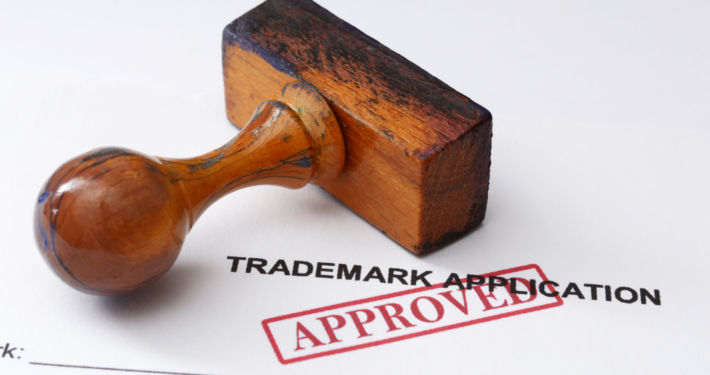 Stempel auf Papier, darauf steht: APPROVED