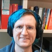 Prof. Paaßen an seinem Schreibtisch