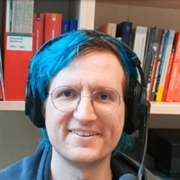 Prof. Paaßen an seinem Schreibtisch